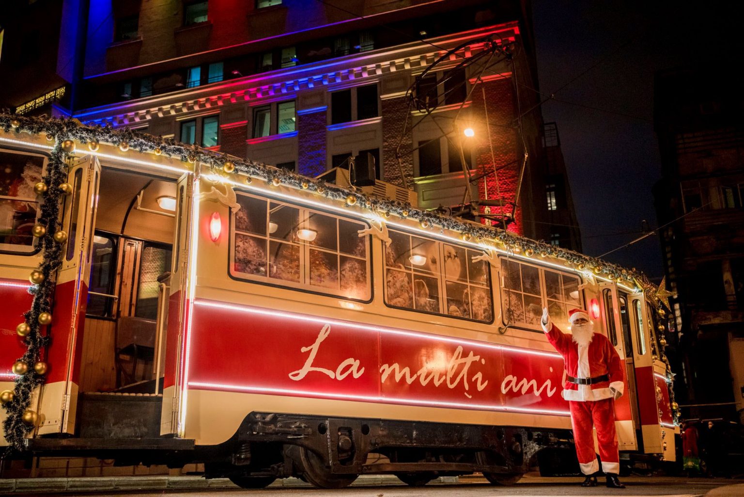 La Bucuresti Circula Un Tramvai Cu Colinde Pe Perioada Sarbatorilor In